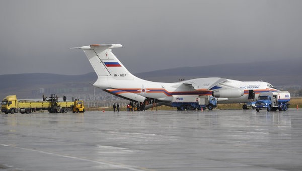 Chiếc Ilyushin Il-76 với 32 tấn hàng hóa cứu trợ của Nga